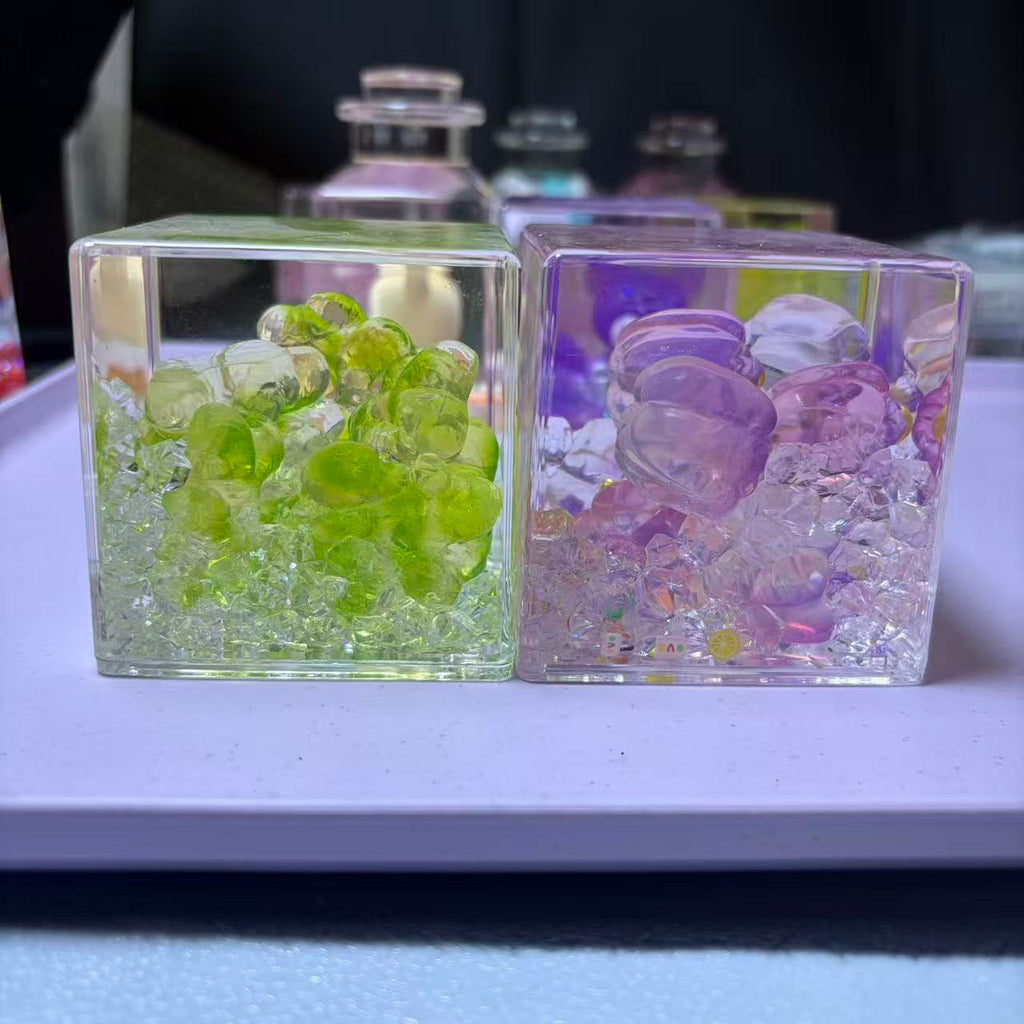 7cm*7cm Clear Square Liquid Floating Shake Ornament Customizable Floating Figure Liquid Hourglass Shake Toy Cute Cartoon Hello Kitty Moon Scene & Lime Ice Cube Stress Relief Fidget Shaker Desk Decor Ornament 2 Pack 69.9 USD Mix & Match Custom Design Avail