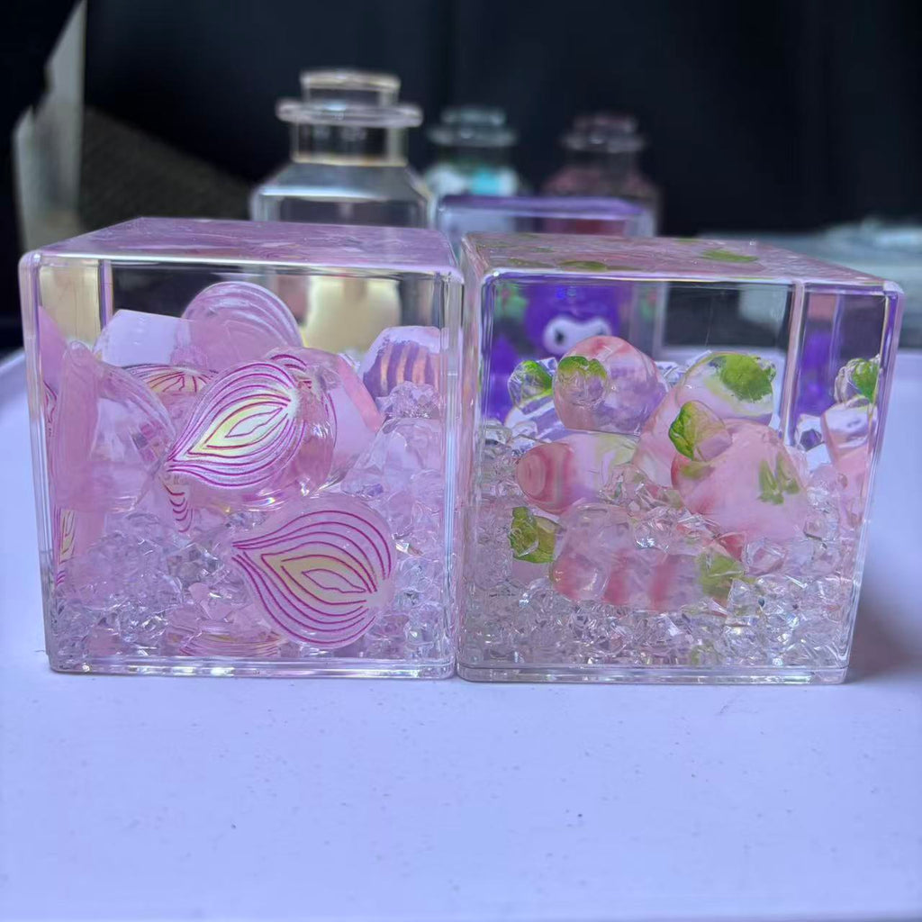 7cm*7cm Clear Square Liquid Floating Shake Ornament Customizable Floating Figure Liquid Hourglass Shake Toy Cute Cartoon Hello Kitty Moon Scene & Lime Ice Cube Stress Relief Fidget Shaker Desk Decor Ornament 2 Pack 69.9 USD Mix & Match Custom Design Avail