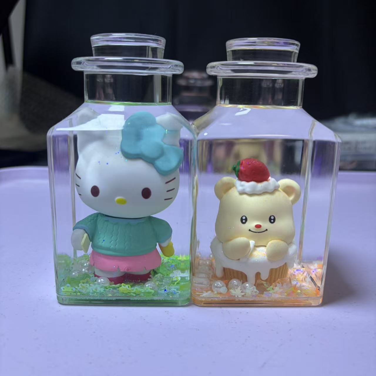 7cm*7cm Clear Square Liquid Floating Shake Ornament Customizable Floating Figure Liquid Hourglass Shake Toy Cute Cartoon Hello Kitty Moon Scene & Lime Ice Cube Stress Relief Fidget Shaker Desk Decor Ornament 2 Pack 69.9 USD Mix & Match Custom Design Avail