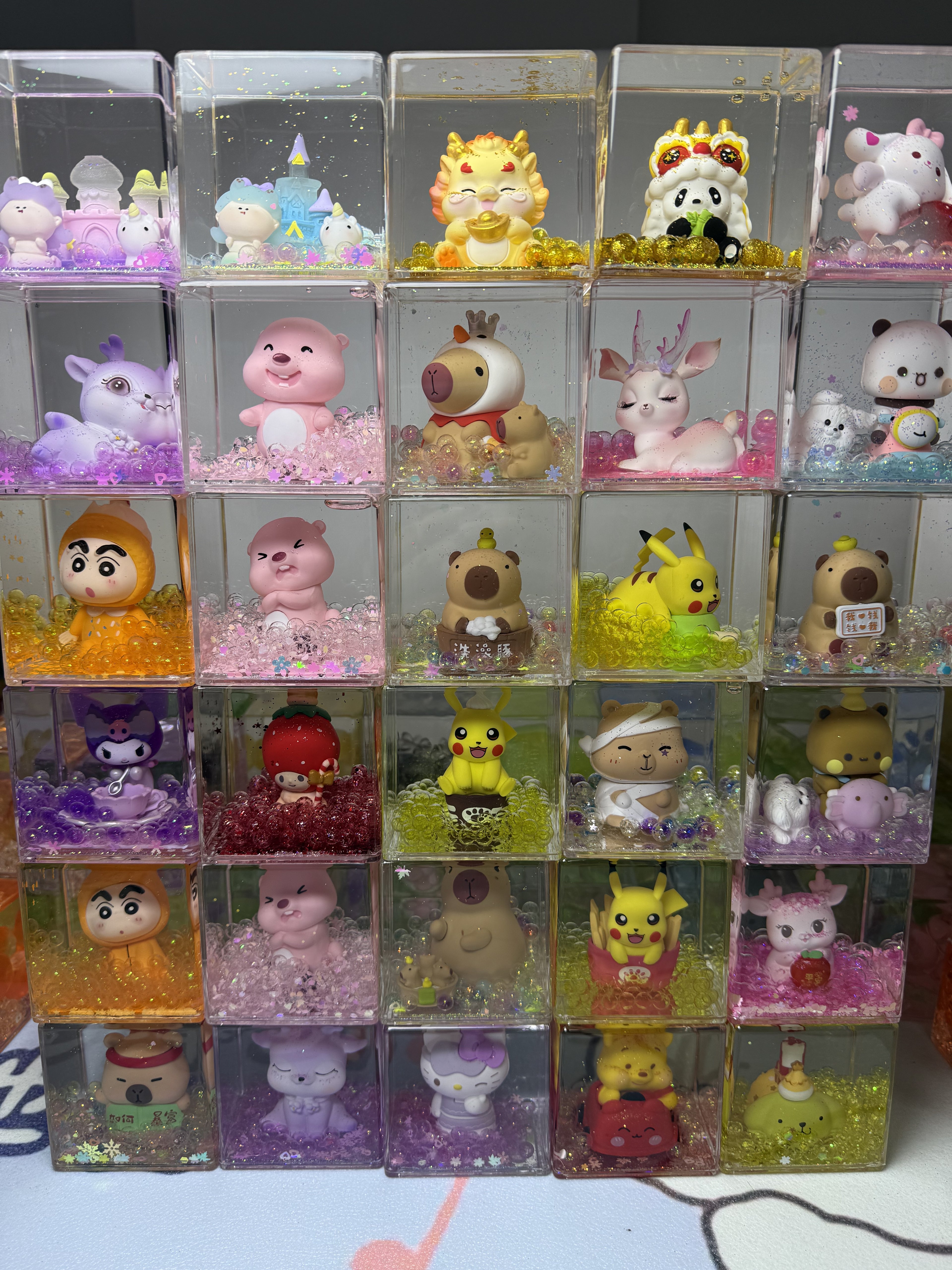 7cm*7cm Clear Square Liquid Floating Shake Ornament Customizable Floating Figure Liquid Hourglass Shake Toy Cute Cartoon Hello Kitty Moon Scene & Lime Ice Cube Stress Relief Fidget Shaker Desk Decor Ornament 2 Pack 69.9 USD Mix & Match Custom Design Avail