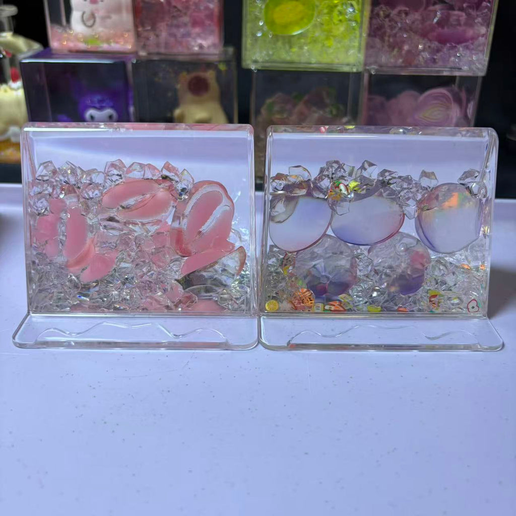 7cm*7cm Clear Square Liquid Floating Shake Ornament Customizable Floating Figure Liquid Hourglass Shake Toy Cute Cartoon Hello Kitty Moon Scene & Lime Ice Cube Stress Relief Fidget Shaker Desk Decor Ornament 2 Pack 69.9 USD Mix & Match Custom Design Avail